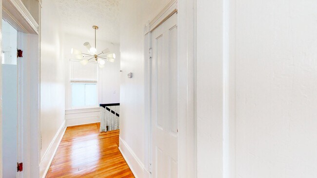 Building Photo - 123 W 41st St