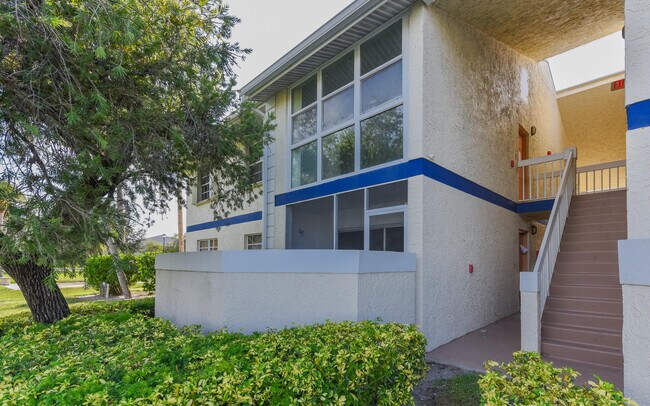 Primary Photo - 1531 SE Royal Green Cir