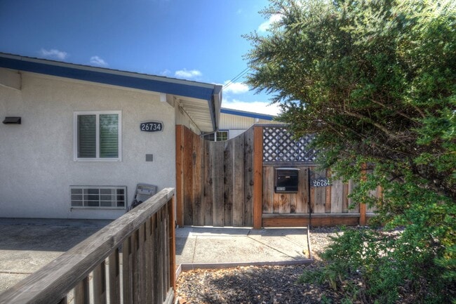 Primary Photo - Spacious 3 bed/2bath home in Southgate Hay...