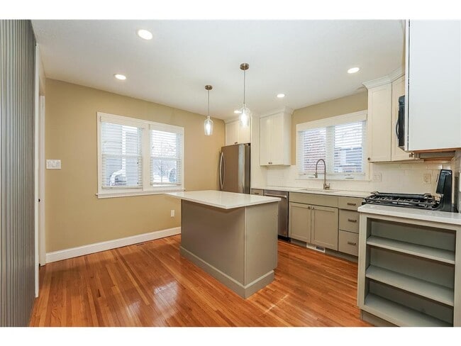 Building Photo - 5928 York Ave S