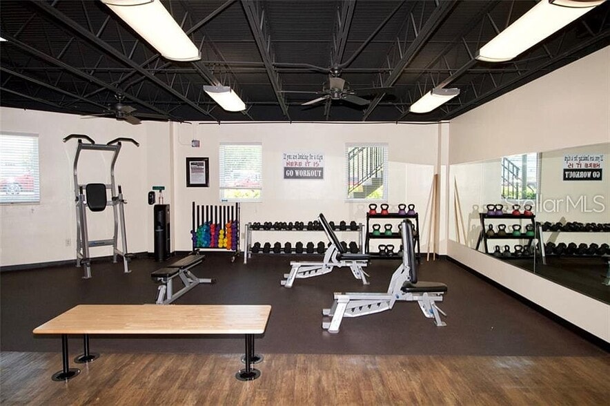 On-site gym - 2451 Canadian Way