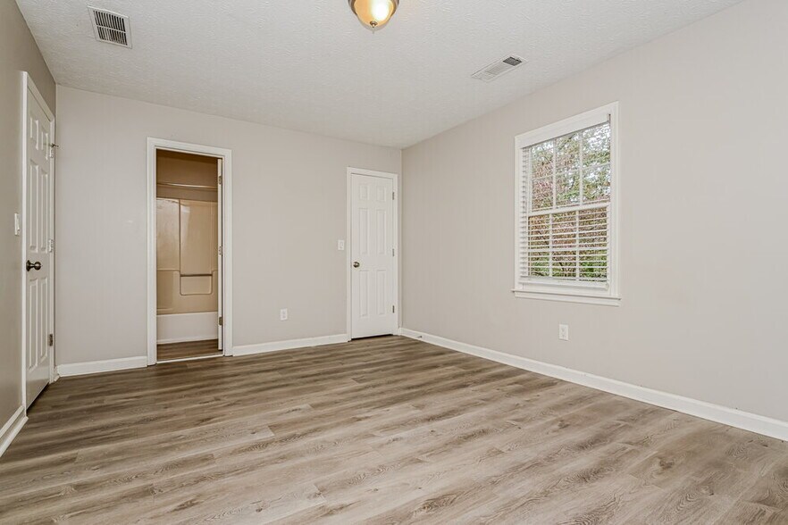 Building Photo - 2621 Laurel Woods Ln SE