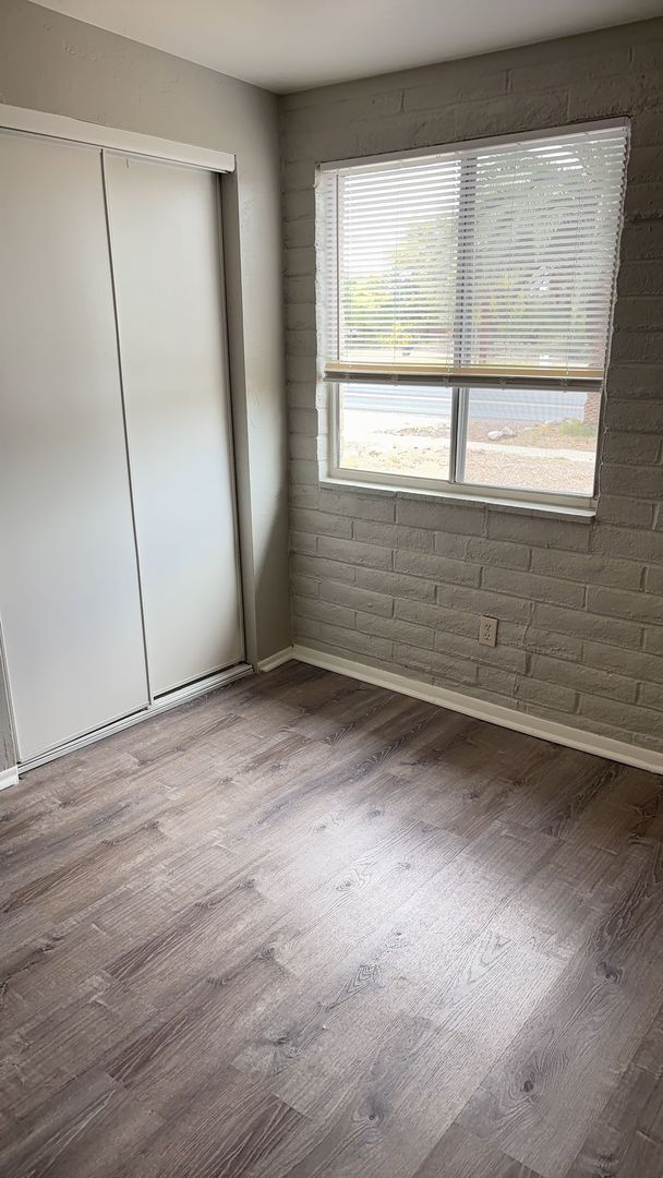 Building Photo - Beautiful 3 bedroom, 2 bath townhouse available