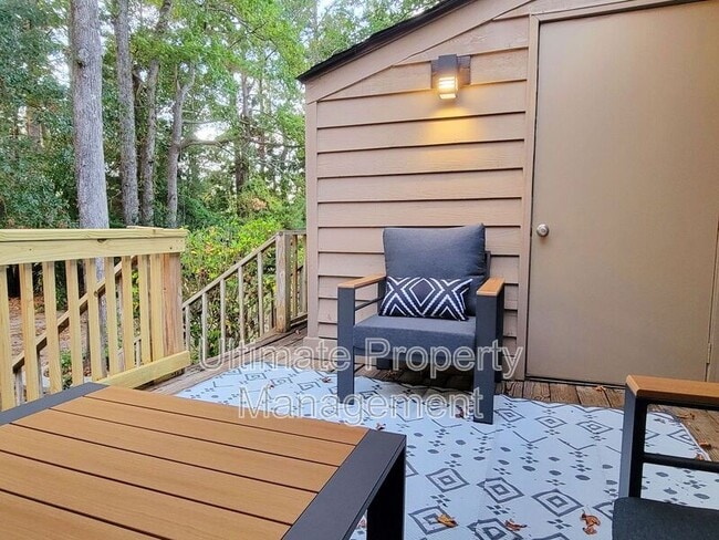 Building Photo - 207 St Luke Ct