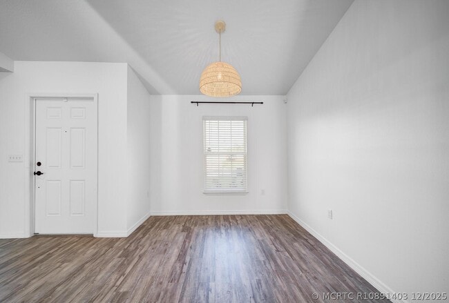 Building Photo - 4631 SW Athena Dr