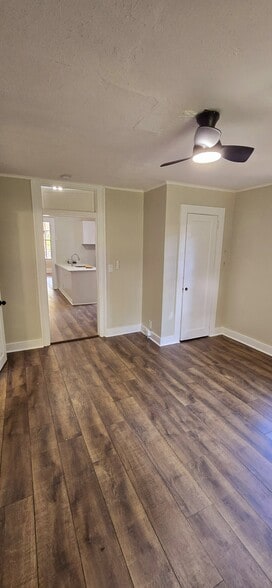 Building Photo - 614 Cleveland St