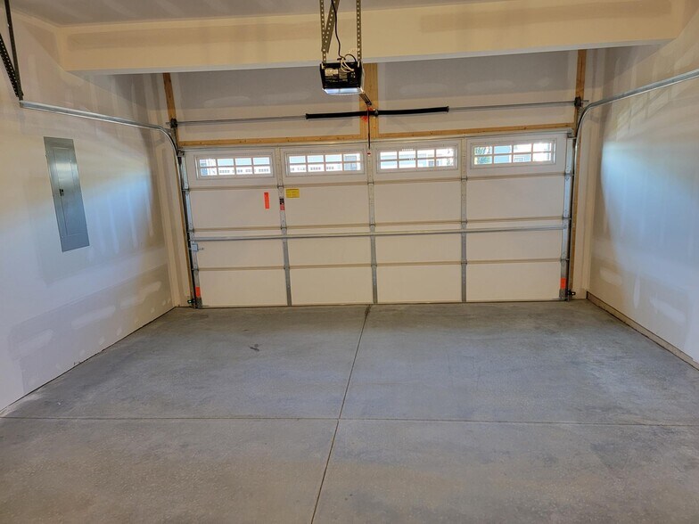 Building Photo - 205 Sage Blvd