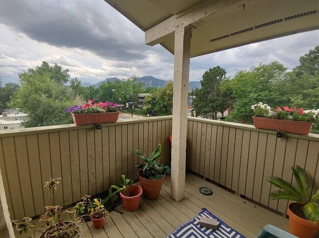 Building Photo - Beautiful 3 Bedroom Condo in Boulder!