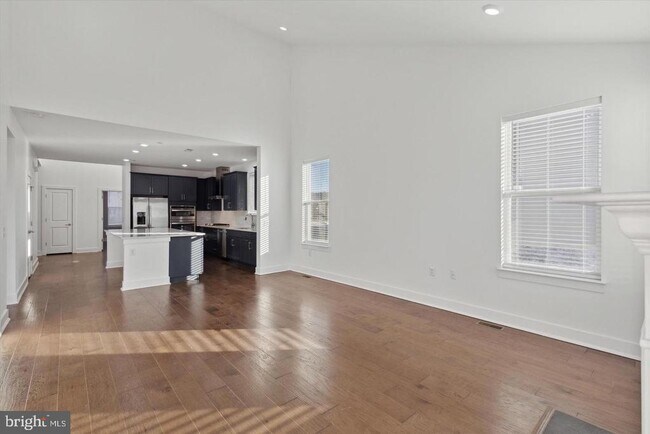 Building Photo - 10 Ladbroke Dr
