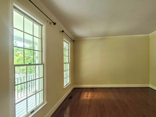 Building Photo - 4 BR, 2.5 BA Colonial with Attached Garage
