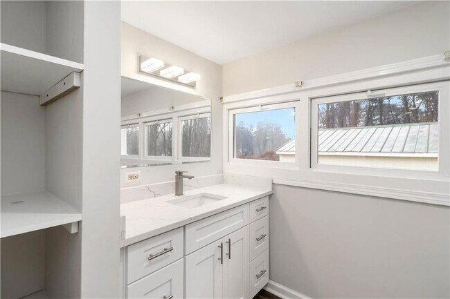 Building Photo - 2141 Fairburn Rd SW