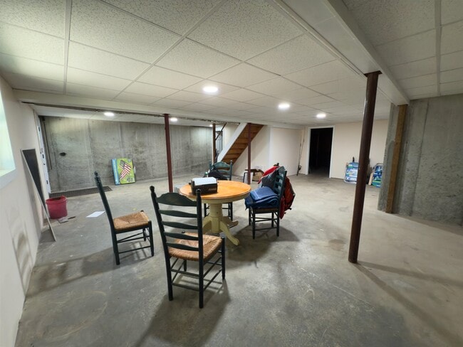 Building Photo - 152 Town Line Rd