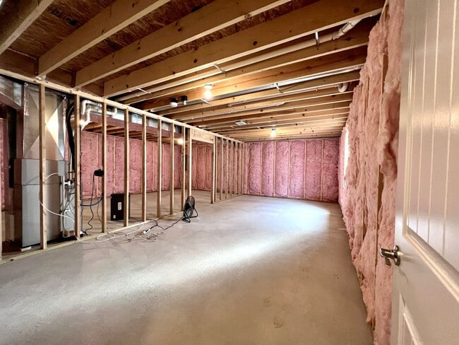 Building Photo - Gorgeous Furnished Home-Ready for move in ...