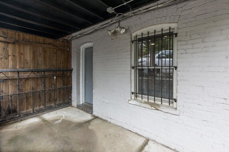 Building Photo - 1519 Park Rd NW