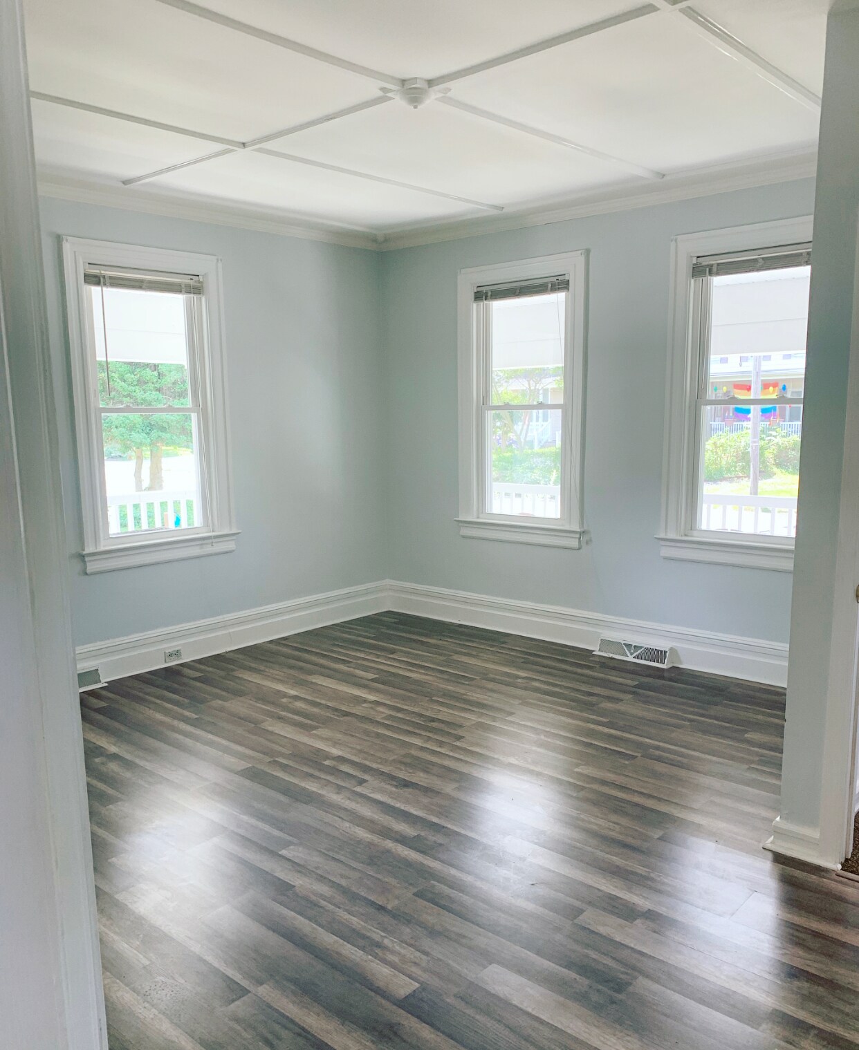 Light and bright large open living room - 99 ATLANTIC AVE