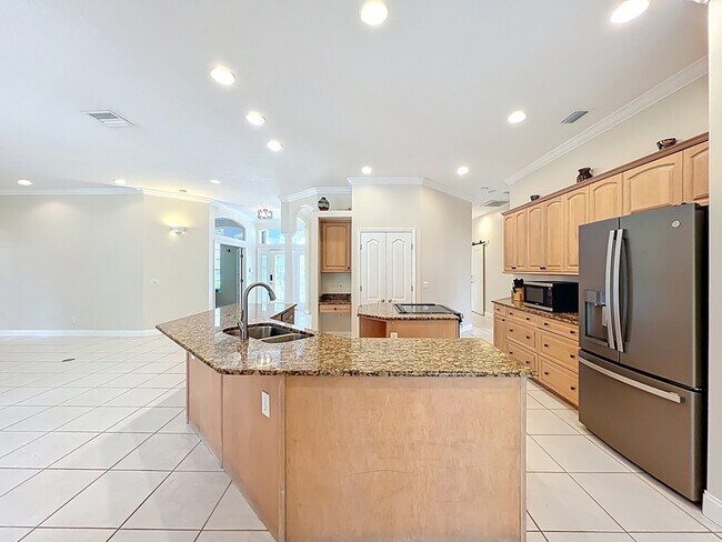 Building Photo - 4361 Davidia Dr