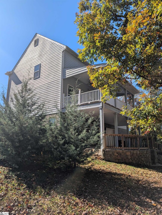 Building Photo - 154 S Lake Emory Dr