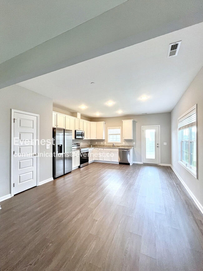 Building Photo - 1409 Pipeline Ave