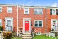 Building Photo - Lovely move-in ready 4-bedroom, 2-bath townhouse.