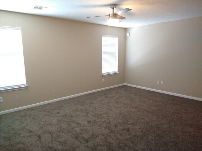 Building Photo - 811 Sweet Flower Dr