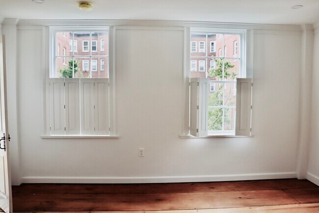 Building Photo - 14 Lynde St