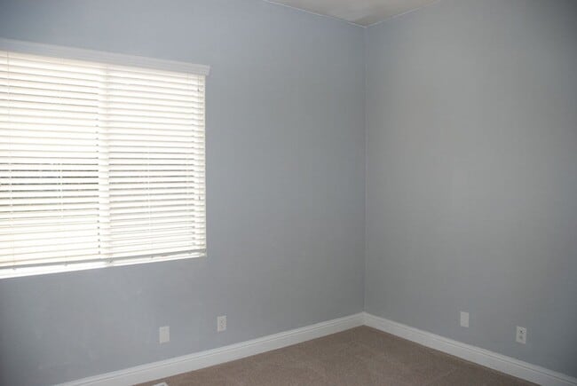 Building Photo - Beautiful 4 br, 2 bath, 2 car garage Home in Sparks.