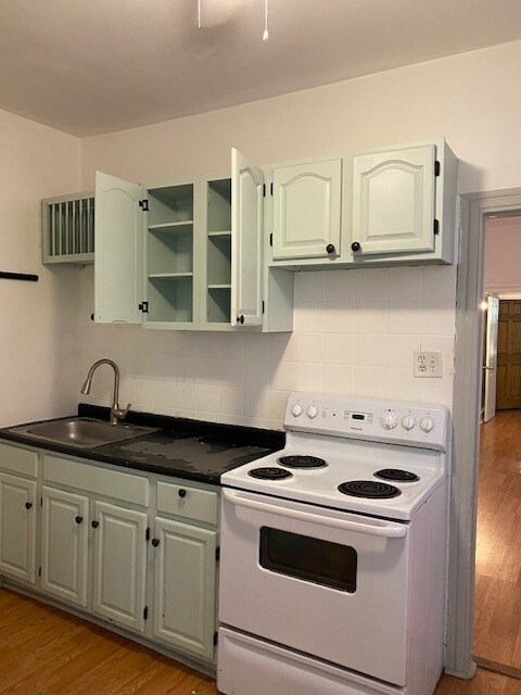 Building Photo - 10 N 42nd St