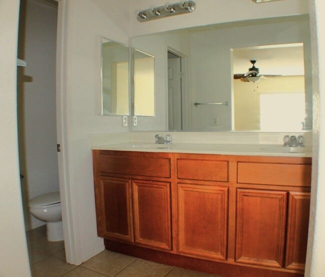 Building Photo - Roomy Palacio Del Oro North Townhome