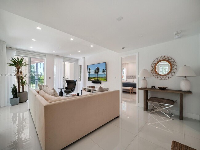 Building Photo - 19117 Fisher Island Dr