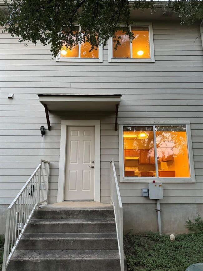 Building Photo - 9 Deerfield Dr