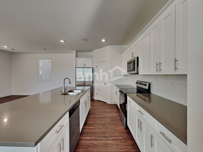 Building Photo - 10186 W Oleta Ave