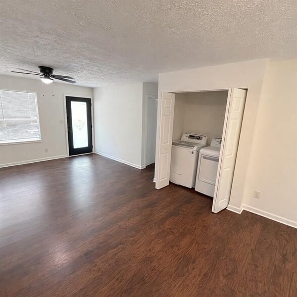 Building Photo - 7265 Mockingbird Trail