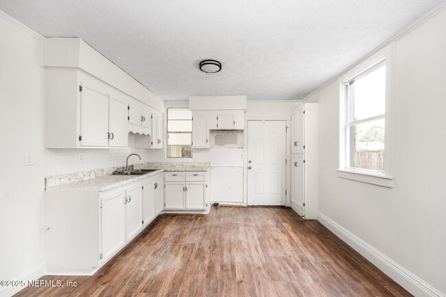 Building Photo - 1035 Odessa Dr E