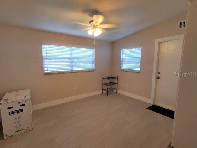 Building Photo - 2472 Picnic St