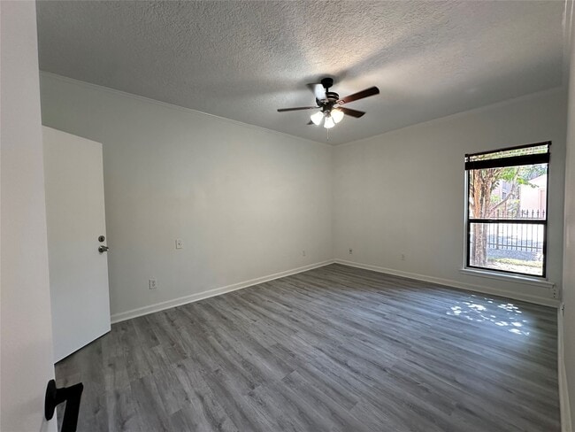 Building Photo - 2125 Augusta Dr