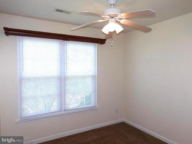 Building Photo - 8566 Kingsway Dr