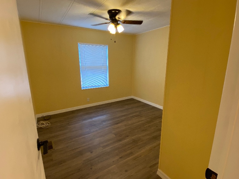 Building Photo - 144 Stuart Cir