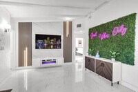 Building Photo - 714 NE 17th Ct