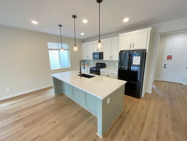 Building Photo - 3 Bedroom Home Available Near N Powers Blvd & Dublin Blvd!