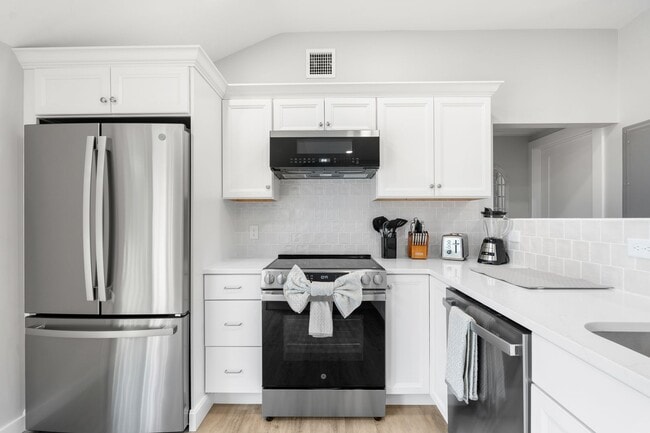 Building Photo - Newly renovated Winter Rental between Long Beach and Good Harbor!