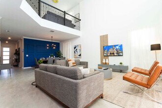 Building Photo - 4350 Rhyme St