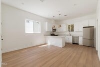 Building Photo - 10558 Encino Ave