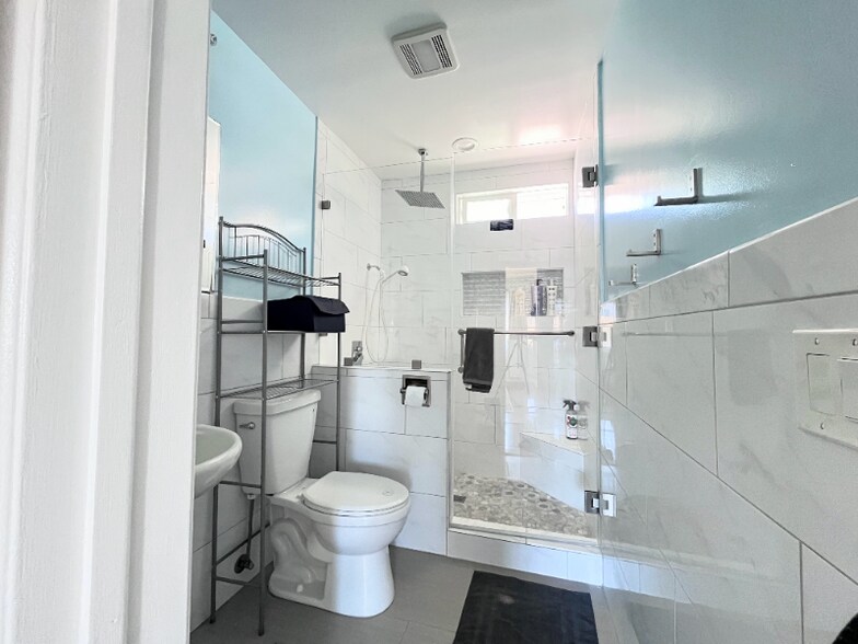 Building Photo - 17700 S Western Ave