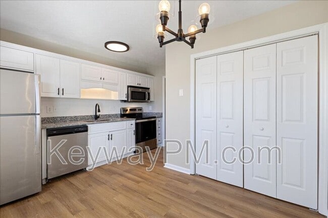Building Photo - 517 Edgecliff Ln