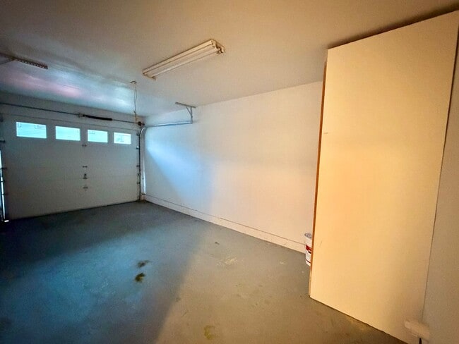 Building Photo - Spacious, remodeled two-level duplex