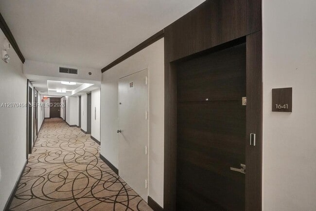 Building Photo - 20515 E Country Club Dr