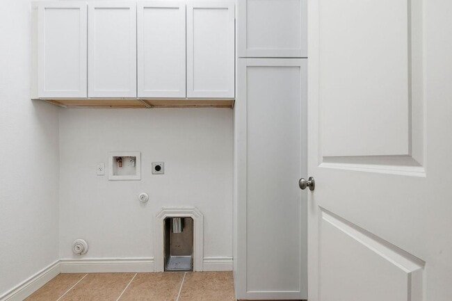Building Photo - 15004 Iveans Way
