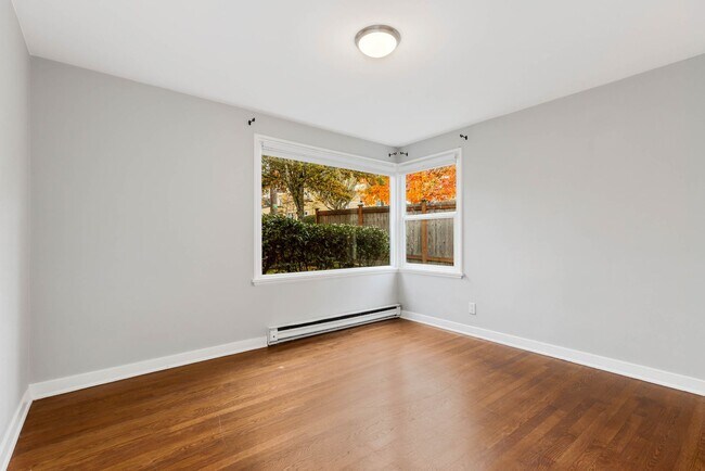 Building Photo - $1000 one-time rental concession! 3 Bedroom Home in the Heart of W Seattle!