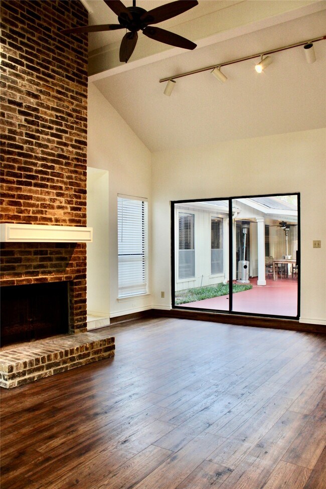 Building Photo - 9 Willowherb Ct