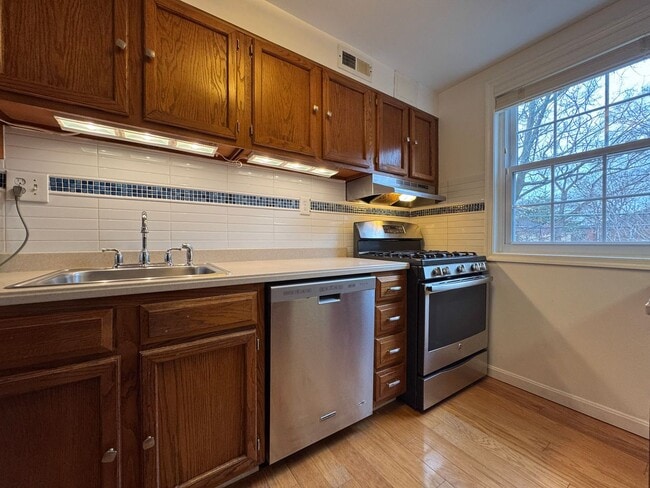 Building Photo - Fully Furnished 2 Bed 2 Bath Condo In Serene Arlington Oaks